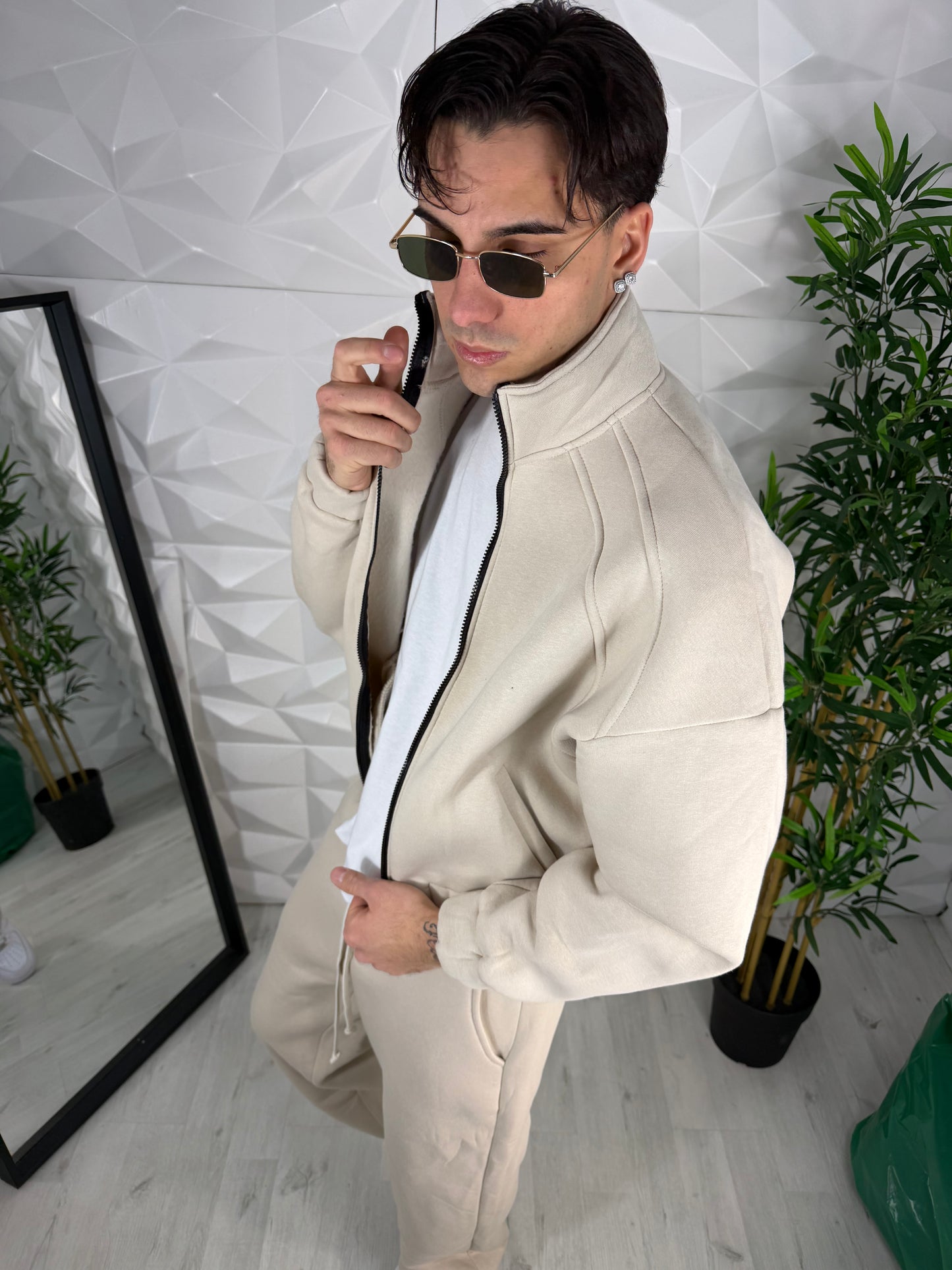 Tuta beige con zip